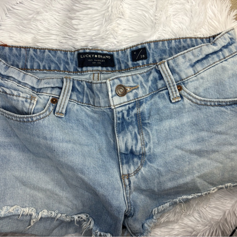 Lucky  🍀 Brand  Los Angeles  denim shorts. Light wash. Size is 06/28